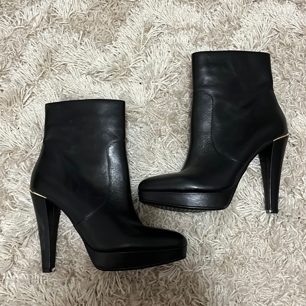 Brand new! Never worn! Michael Kors size 8.5 in black!